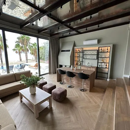 Evia Palm * Politiká